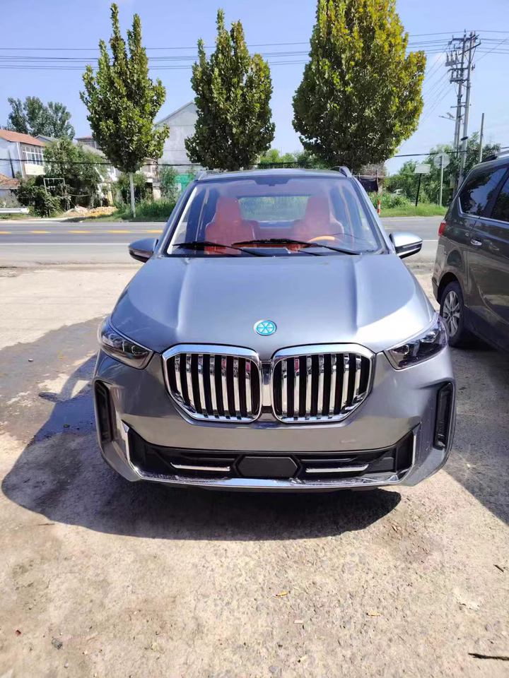 New electric four-wheel vehicle for household commuting